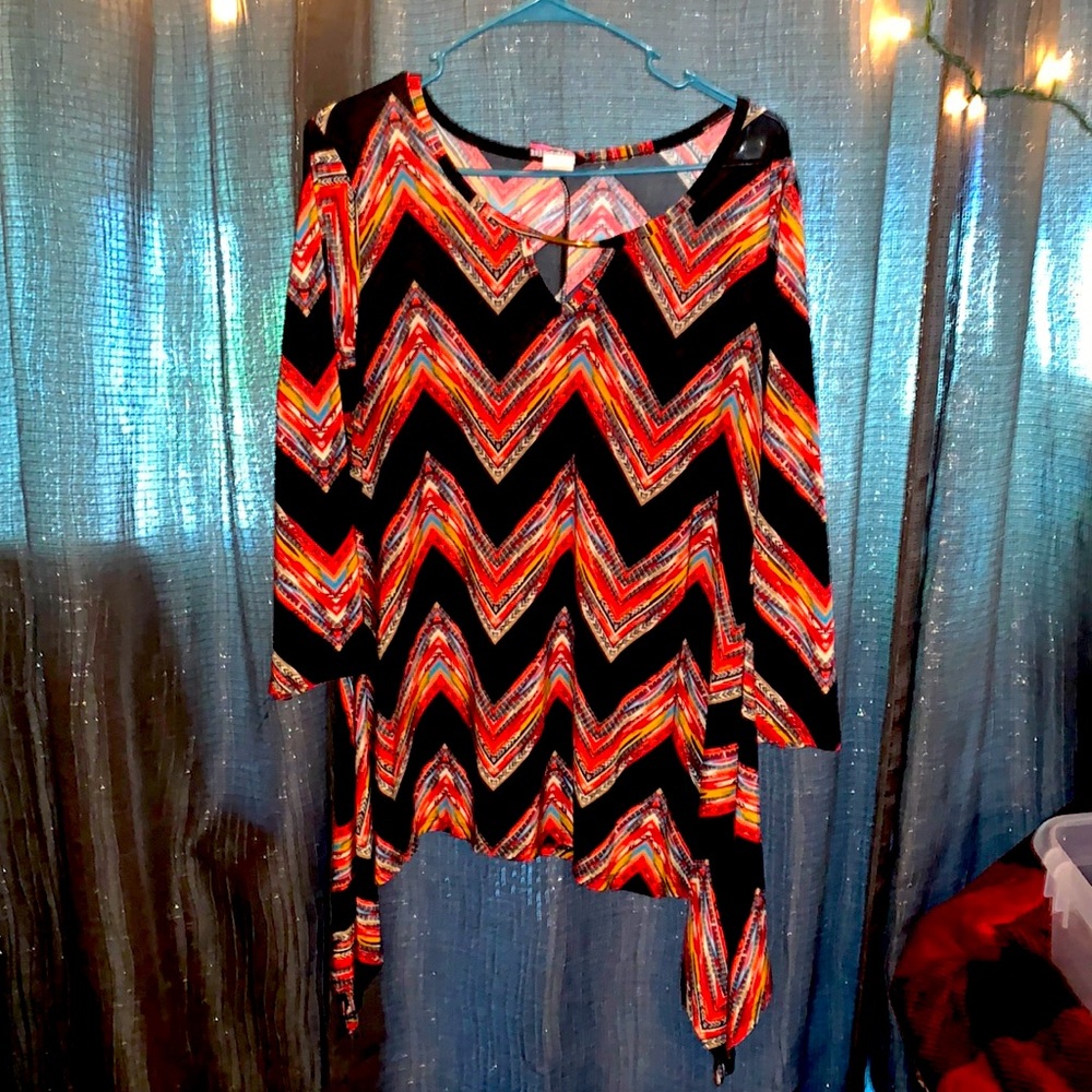 Discreet multi colored blouse